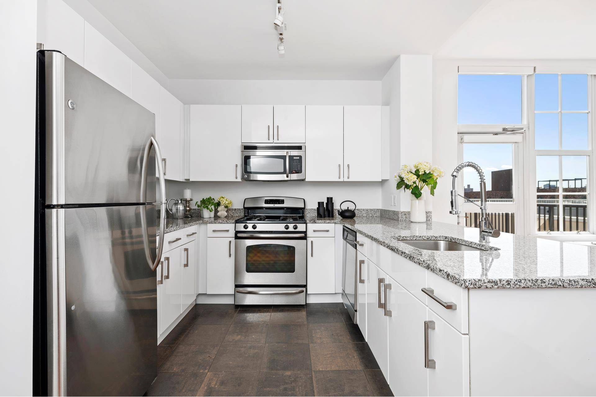 Brooklyn, NY 11249,184 KENT Avenue #PHD702