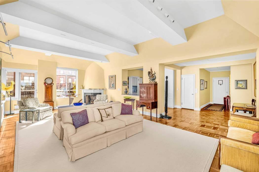 Manhattan, NY 10128,19 E 88th Street #15G