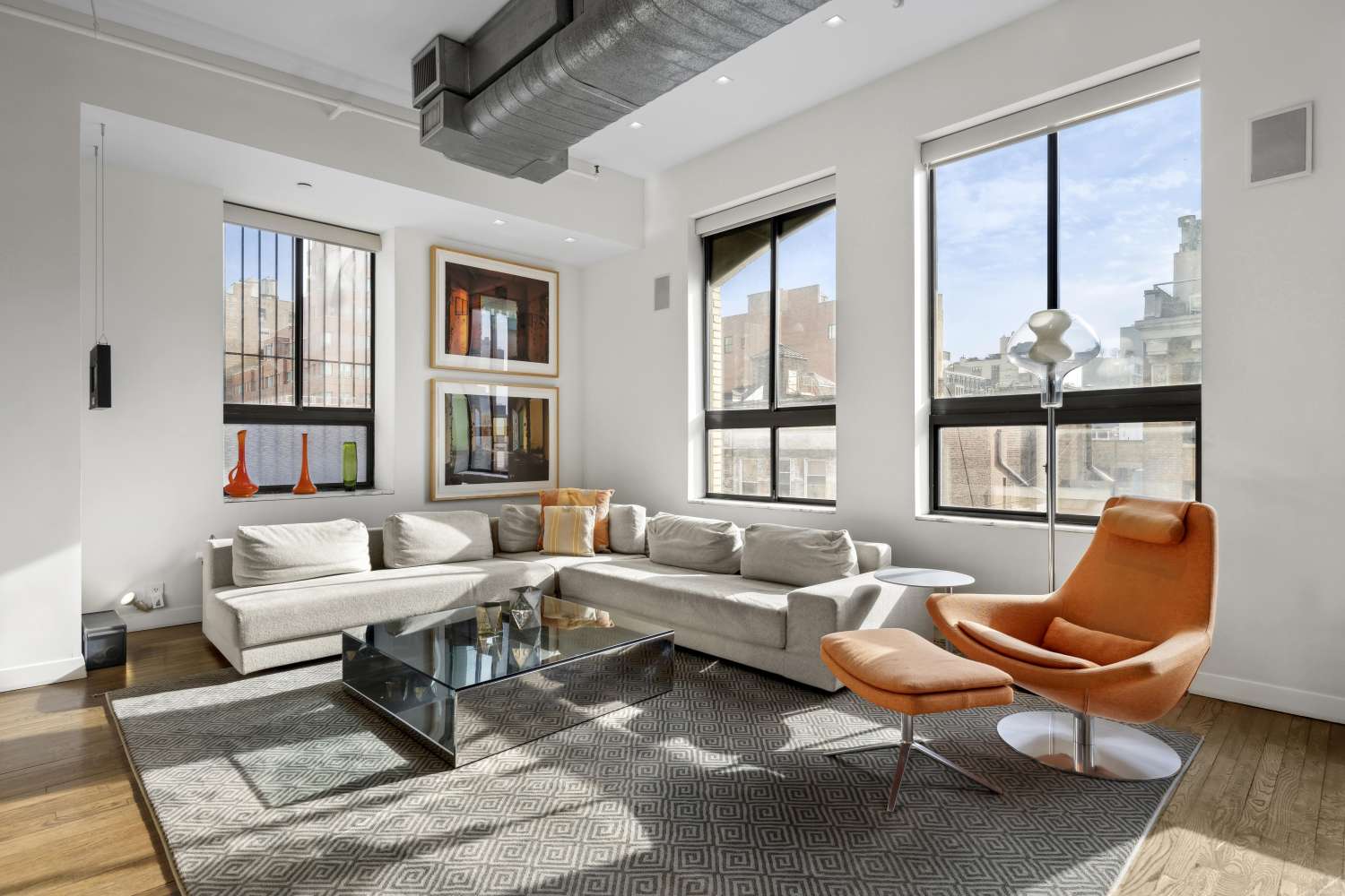 Manhattan, NY 10011,117 W 17TH Street #PH6A