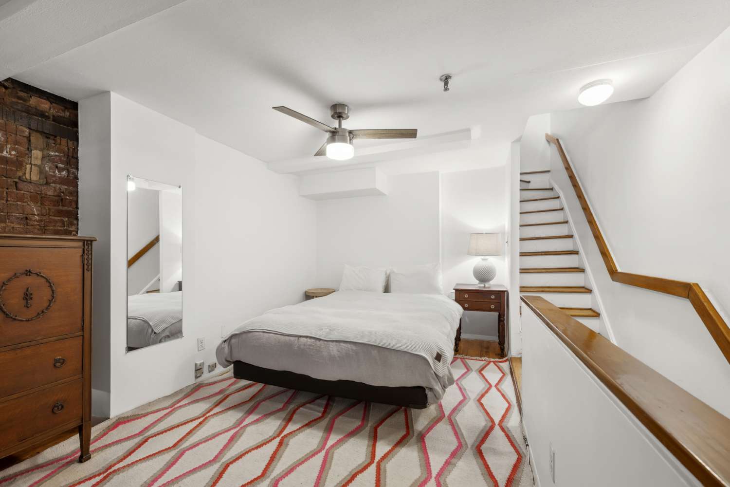 Manhattan, NY 10038,324 PEARL Street #5A