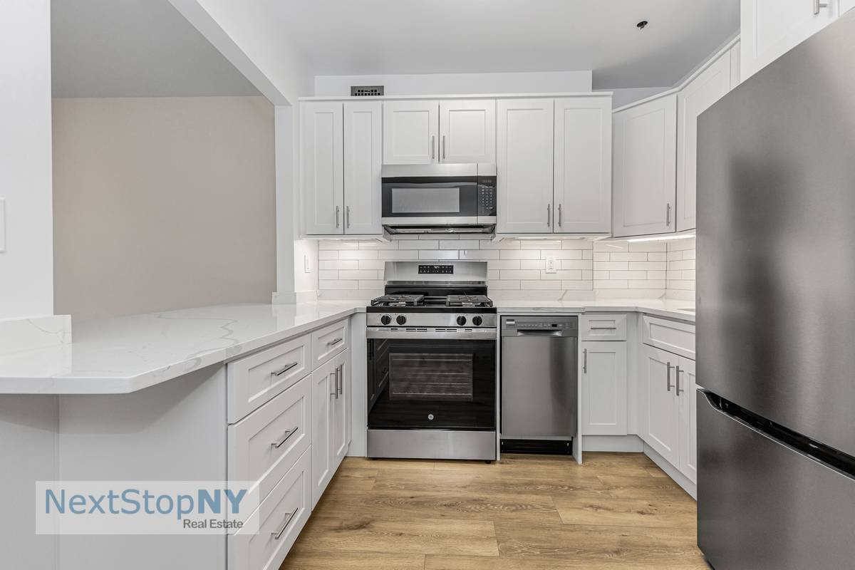Manhattan, NY 10028,405 E 82ND Street #5E