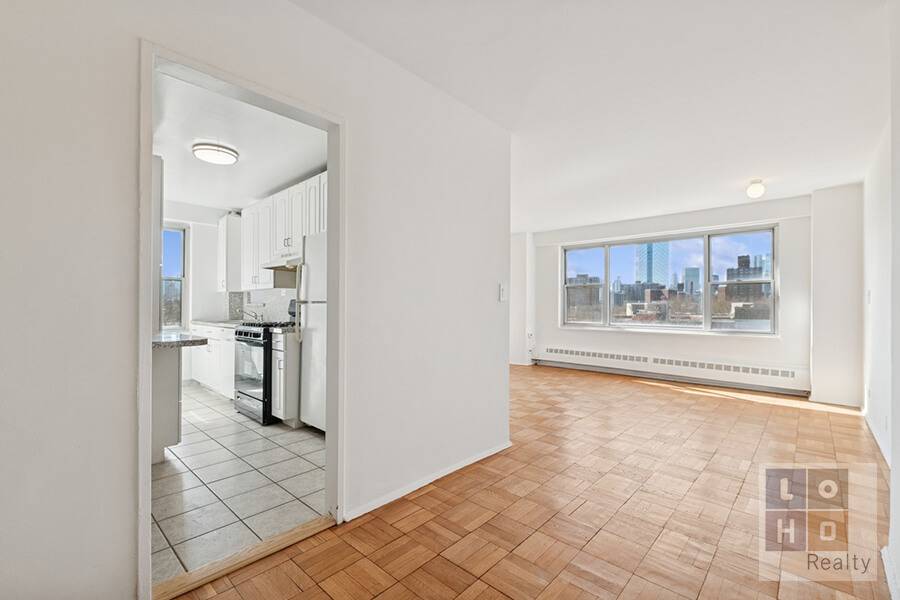 Manhattan, NY 10002,573 Grand Street #D806