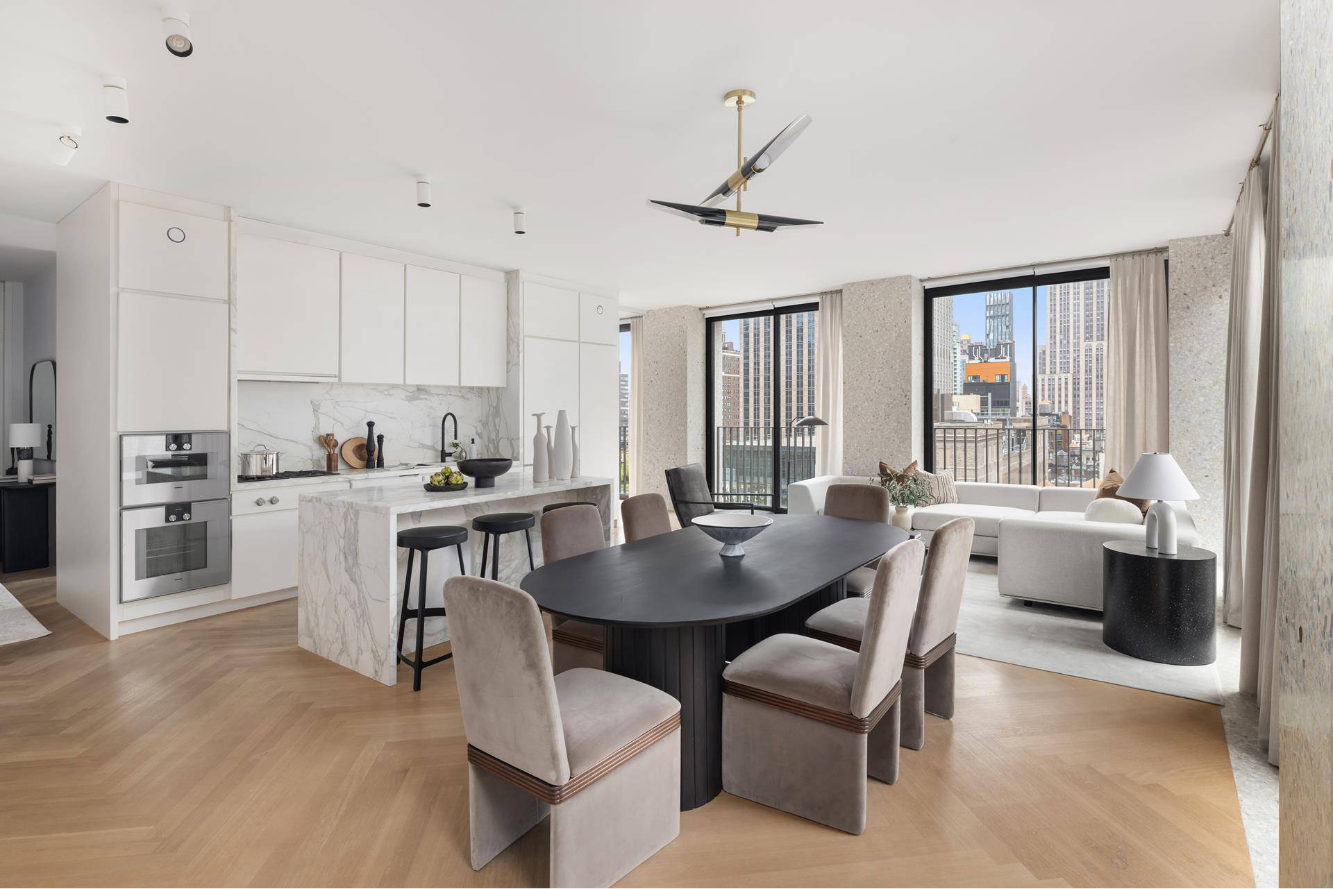 Manhattan, NY 10018,16 W 40TH Street #21C