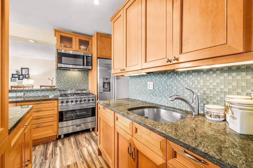 Manhattan, NY 10128,1725 York Avenue #26E
