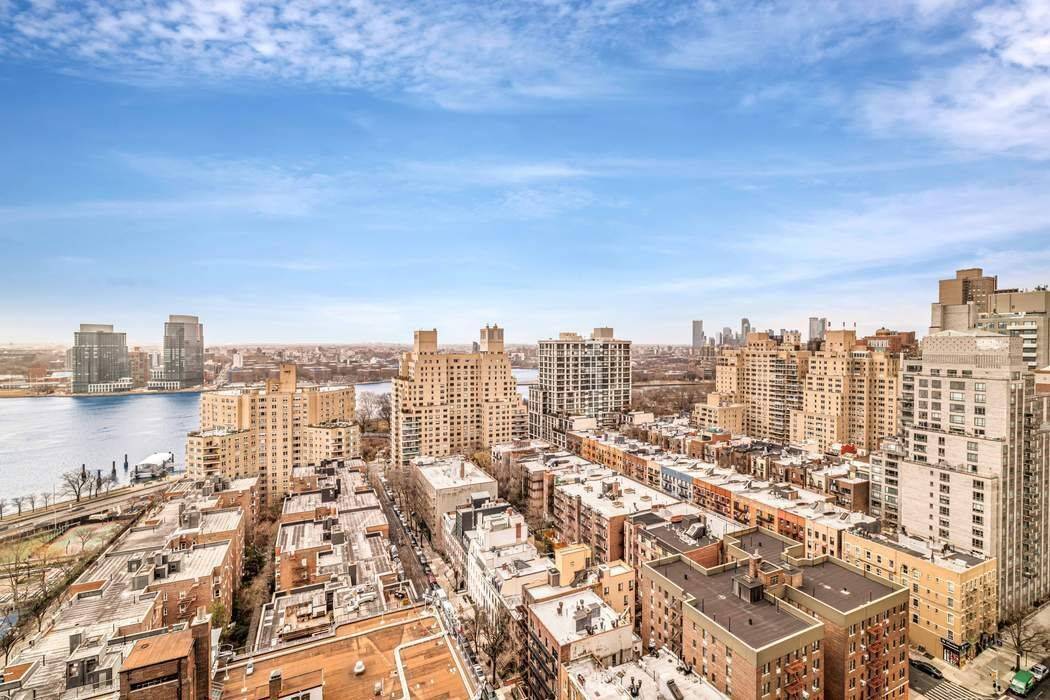 Manhattan, NY 10128,1725 York Avenue #26E