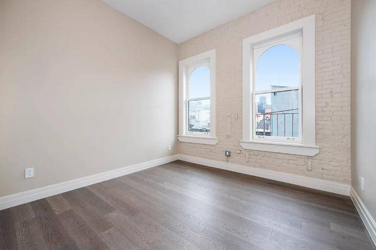 Manhattan, NY 10014,90 Bedford Street #5D