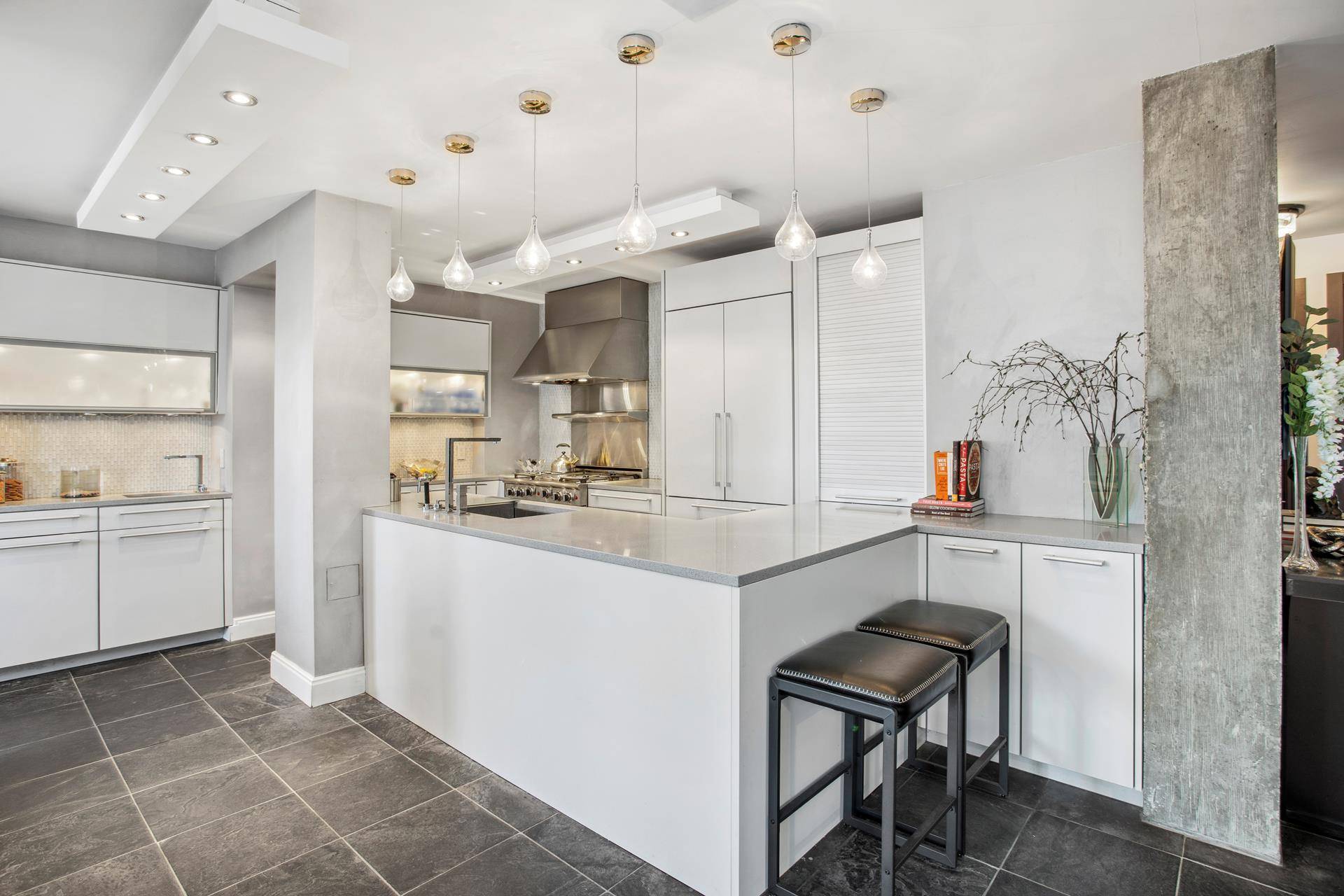 Manhattan, NY 10022,400 E 54TH Street #19F