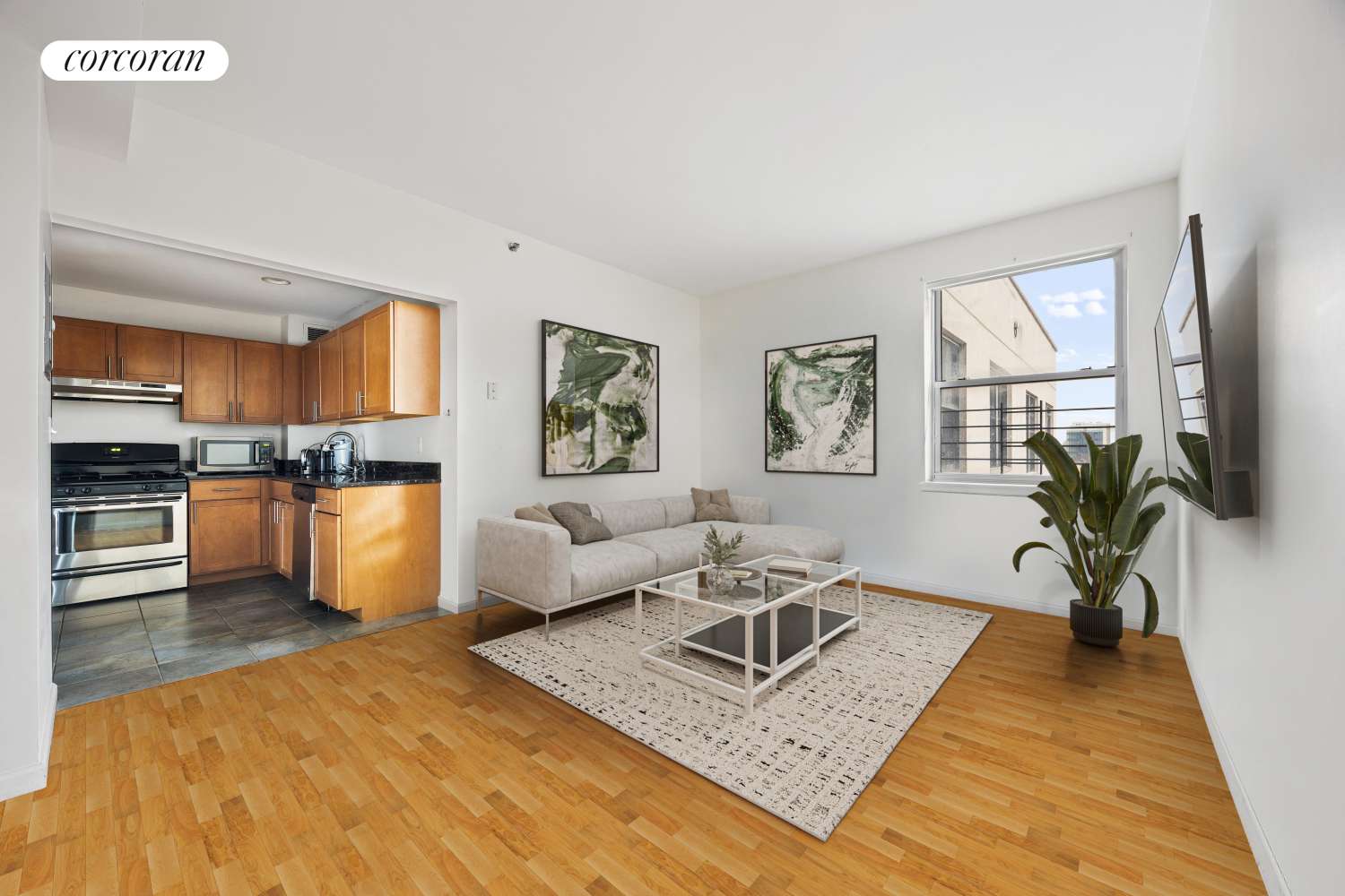 Queens, NY 11104,41-02 QUEENS Boulevard #4B
