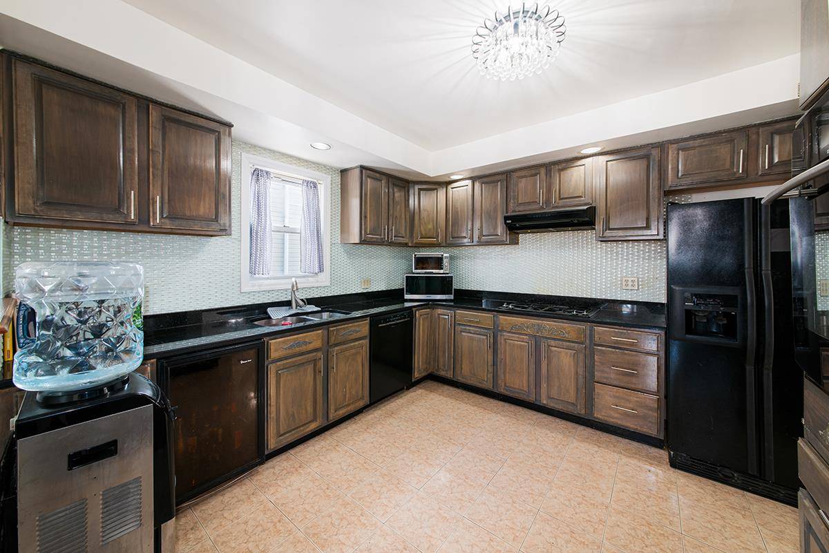 Brooklyn, NY 11236,1176 E 94TH Street