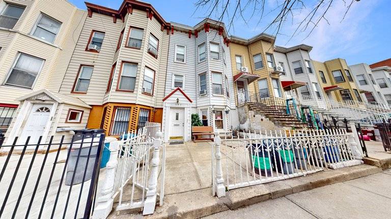 Brooklyn, NY 11220,353 61st Street