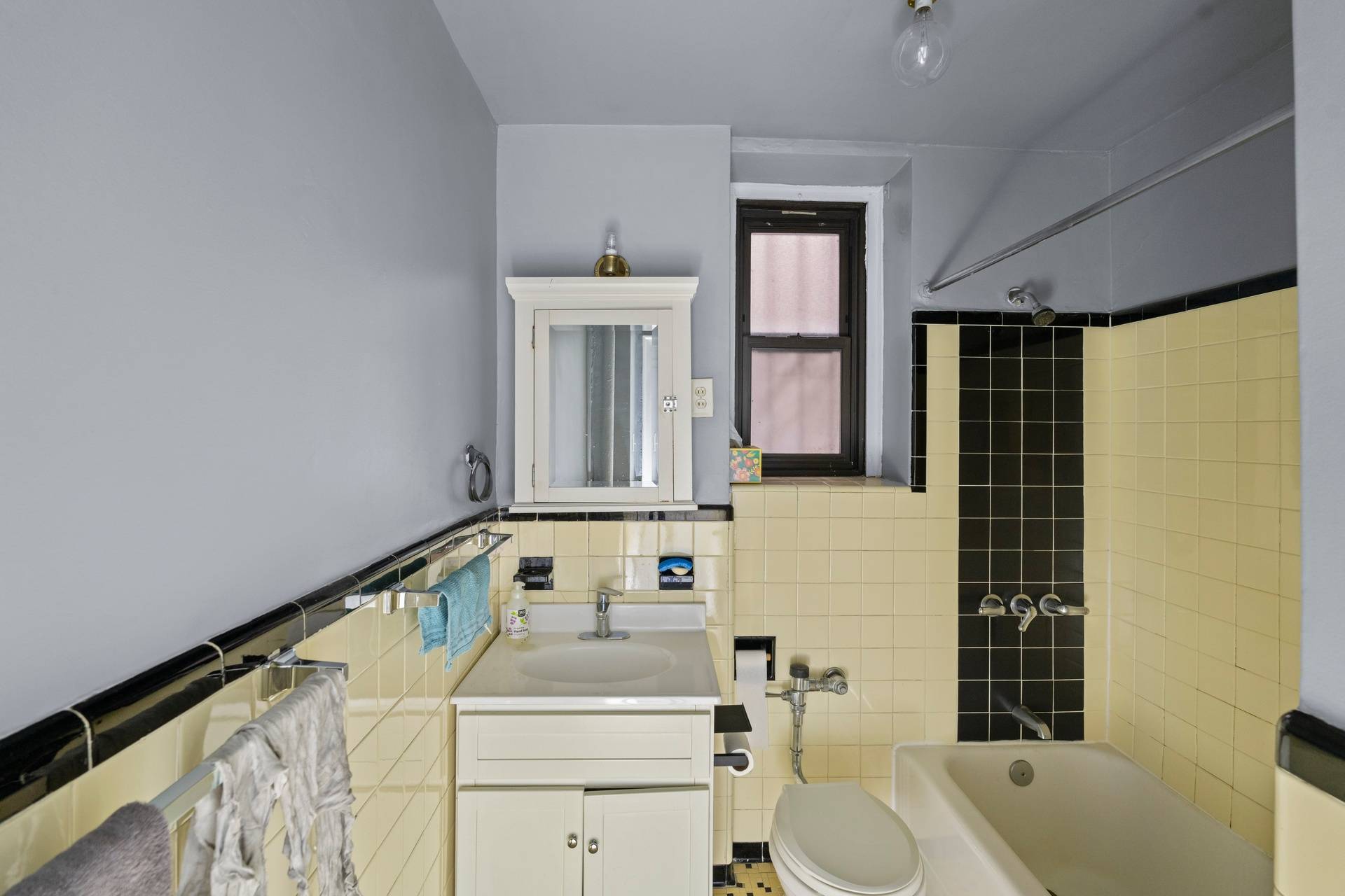 Manhattan, NY 10019,135 W 58th Street #1-C