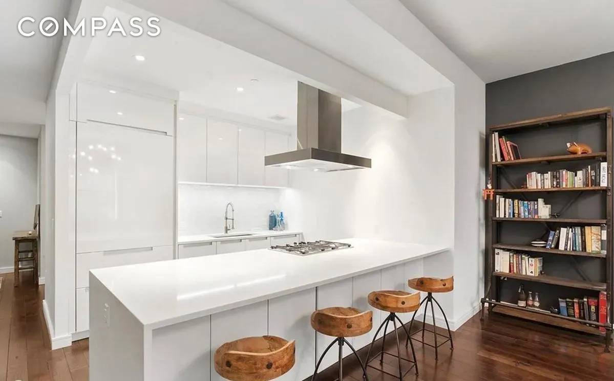 Manhattan, NY 10013,250 West Street #3F