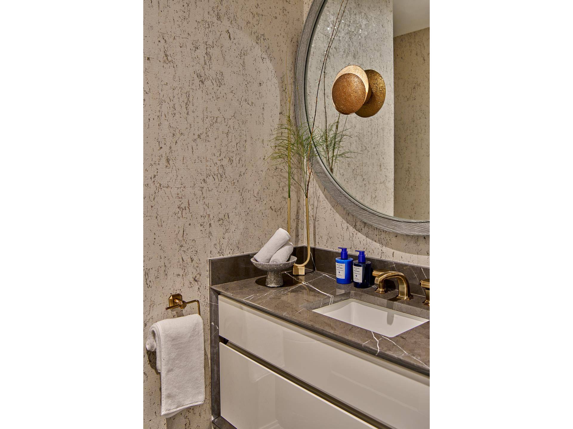 Manhattan, NY 10022,301 PARK Avenue #2006