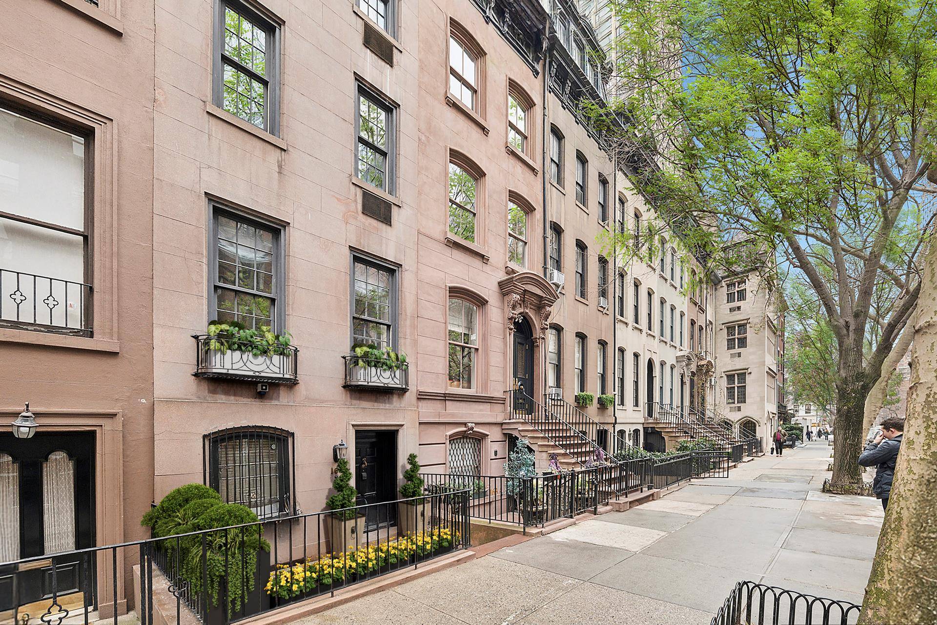 Manhattan, NY 10021,165 E 71ST Street