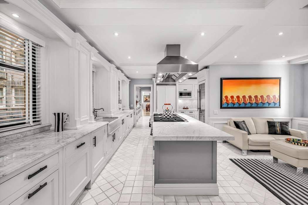Manhattan, NY 10028,1010 Fifth Avenue #8B