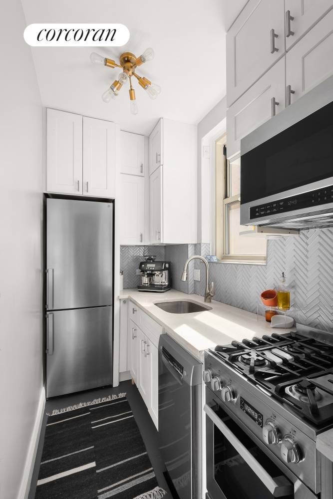 Manhattan, NY 10011,210 W 19TH Street #2D