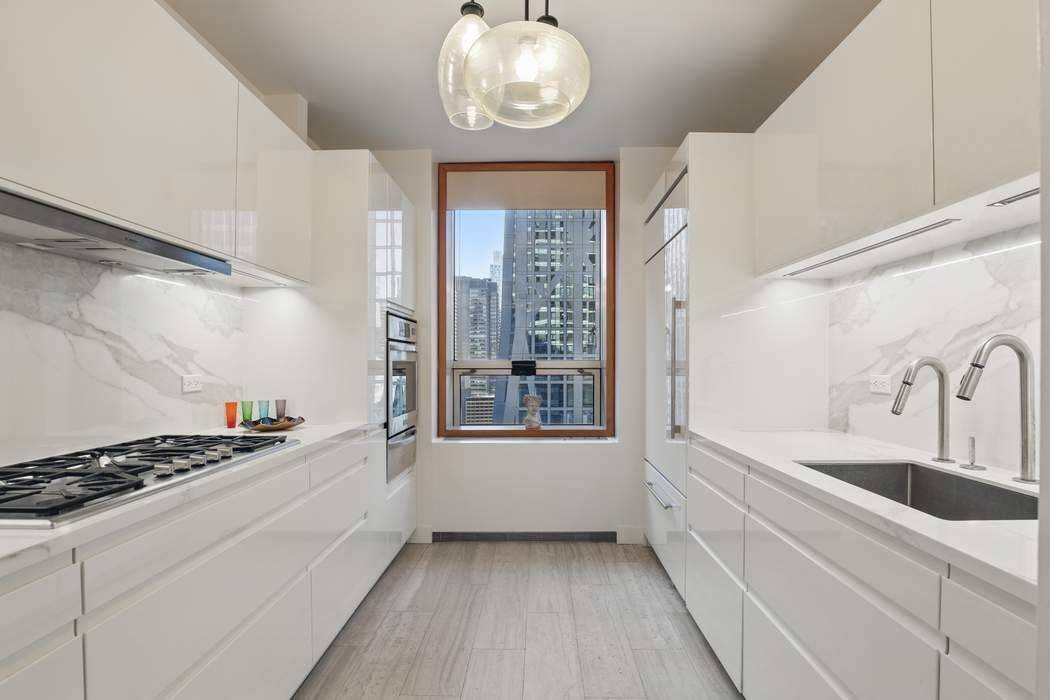 Manhattan, NY 10019,15 W 53rd Street #26D