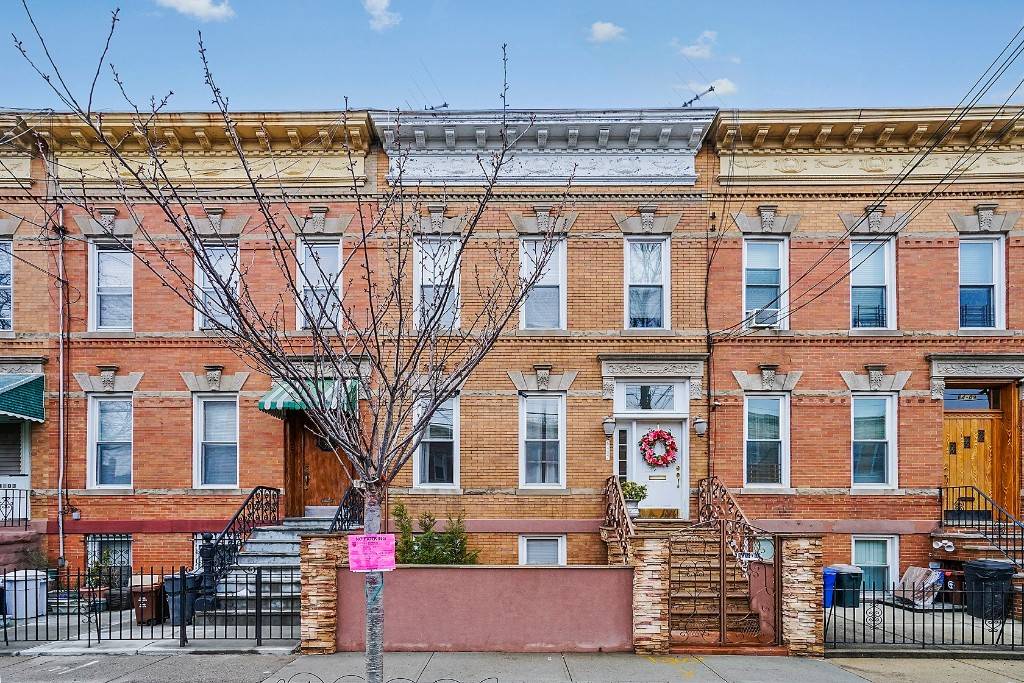 Queens, NY 11385,64-07 68th Avenue