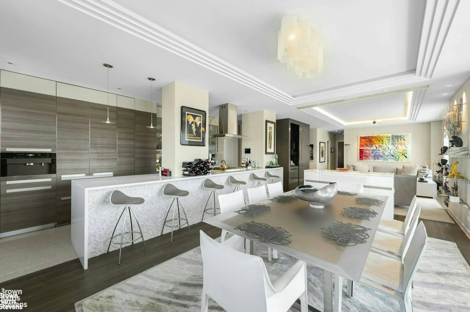 Manhattan, NY 10011,2 5TH Avenue #14R