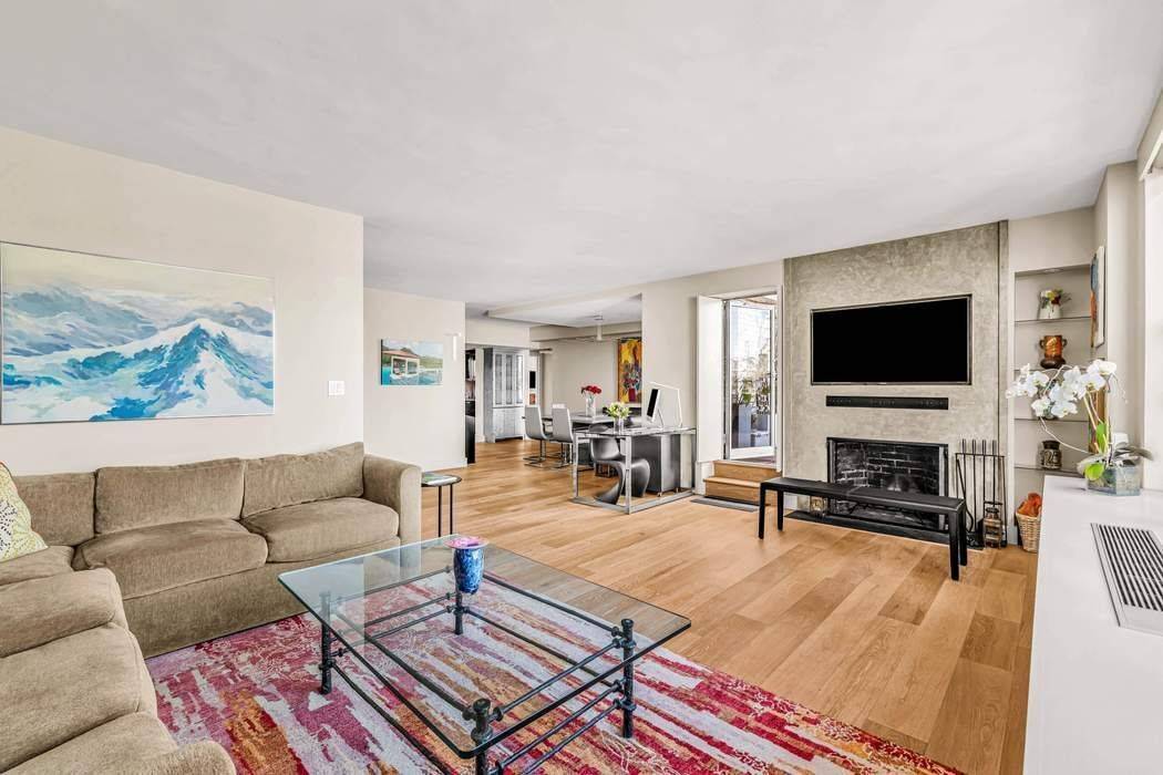Manhattan, NY 10021,169 E 69th Street #19A