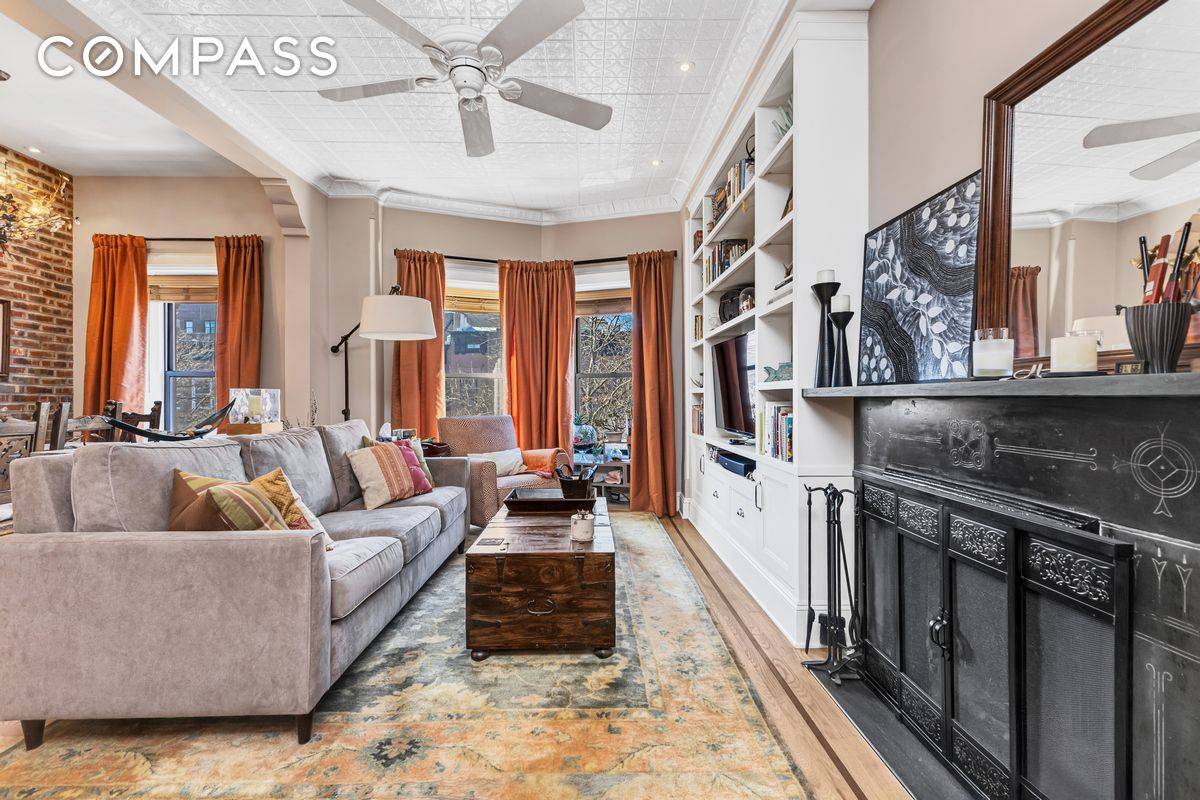 Brooklyn, NY 11217,215 St Johns Place #3