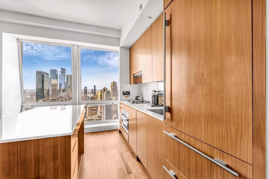 Manhattan, NY 10018,400 Fifth Avenue #42G