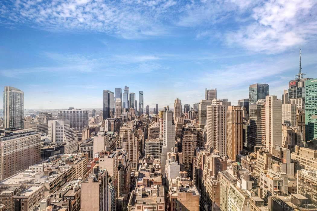 Manhattan, NY 10018,400 Fifth Avenue #42G