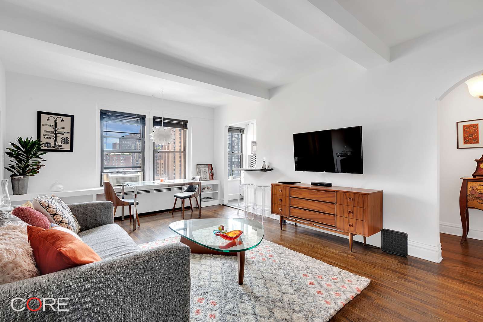 Manhattan, NY 10022,319 E 50th Street #12G
