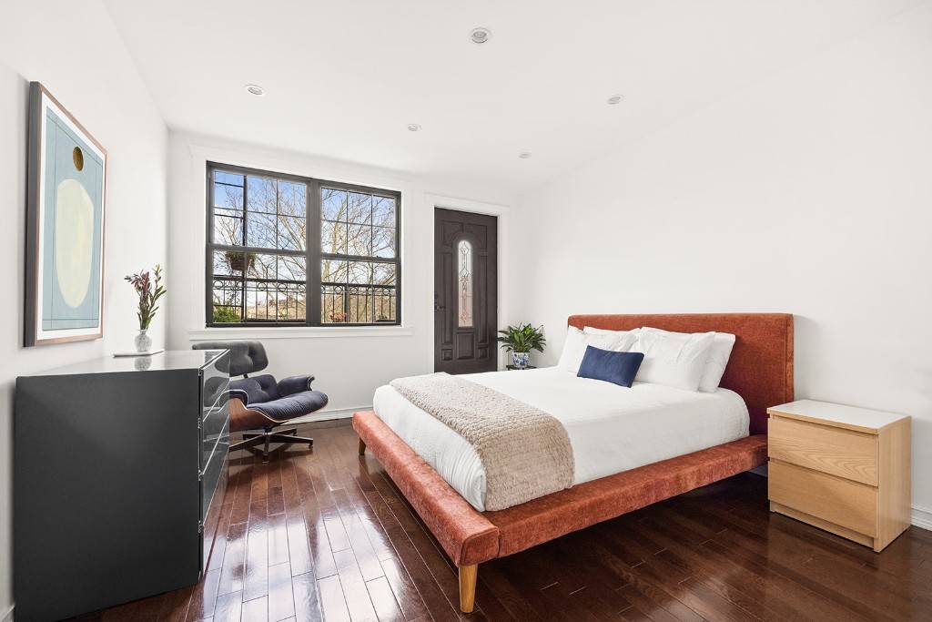 Brooklyn, NY 11221,877 Greene Avenue