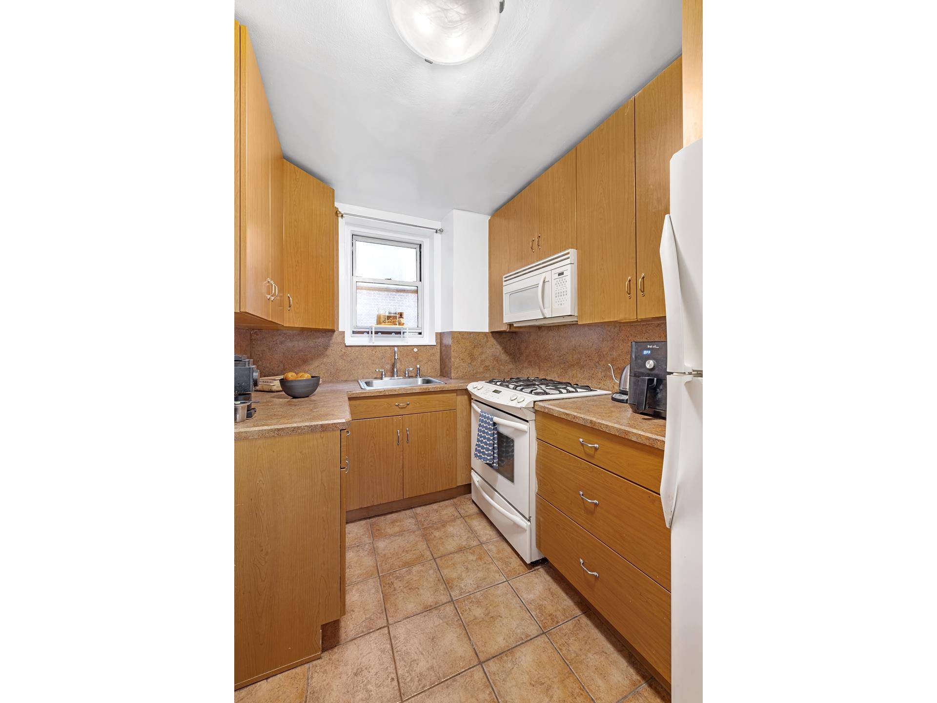 Brooklyn, NY 11218,415 ARGYLE Road #5S