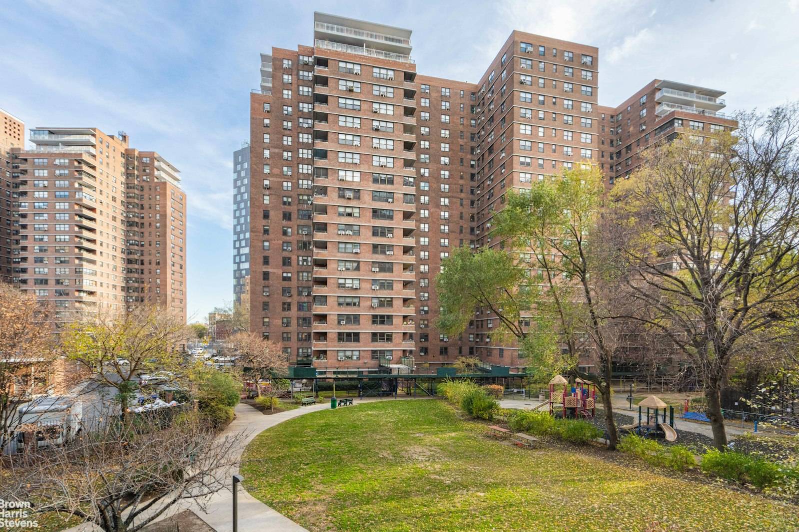 Manhattan, NY 10002,383 GRAND Street #M2003/2004