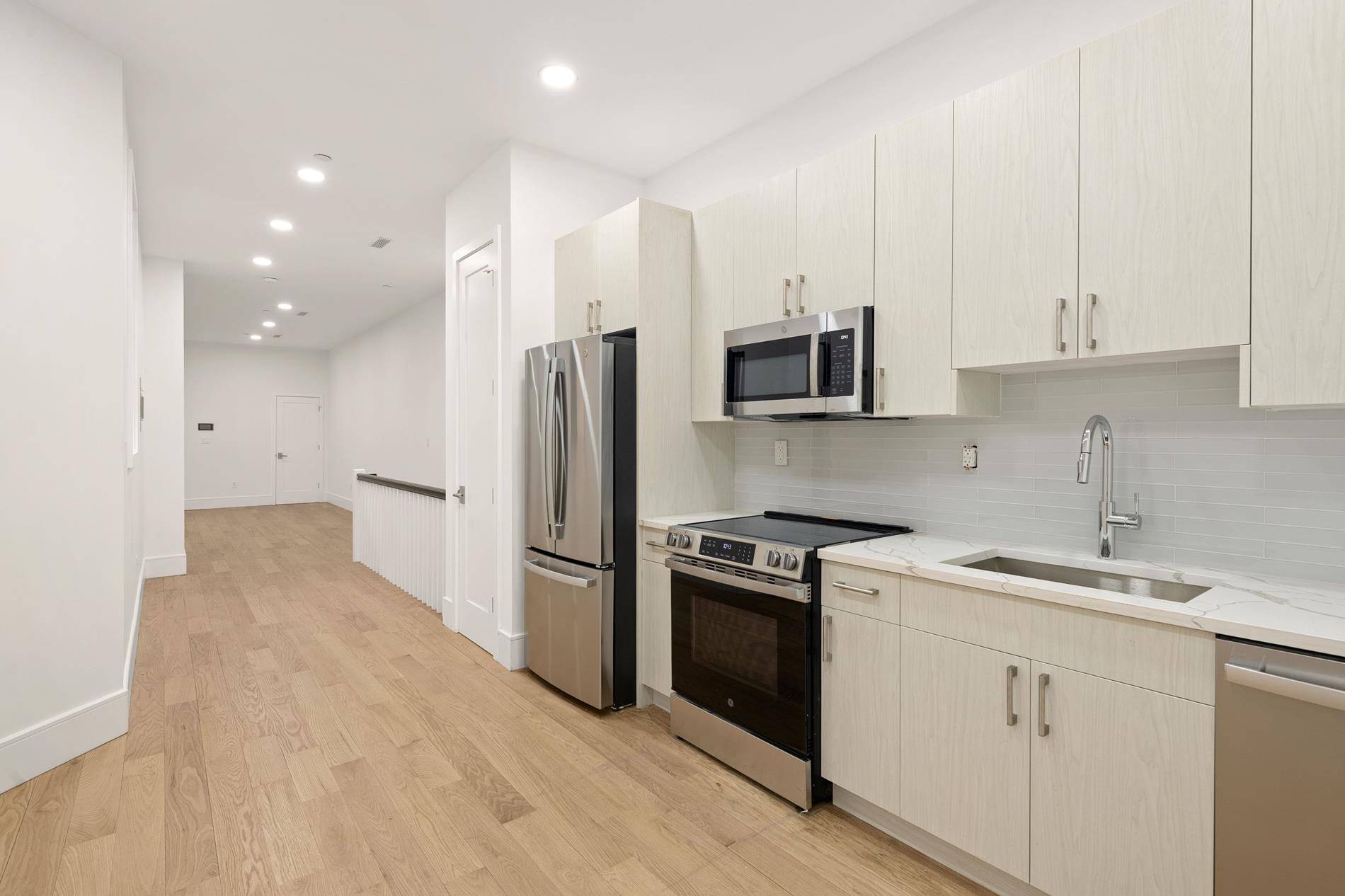 Manhattan, NY 10024,8 W 87th Street