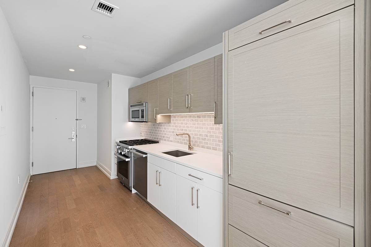 Manhattan, NY 10018,555 10th Avenue #30G