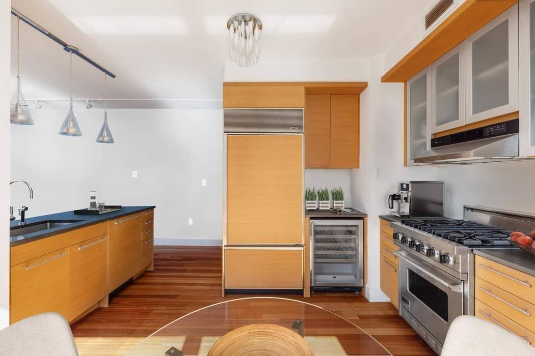 Manhattan, NY 10004,30 West Street #22E