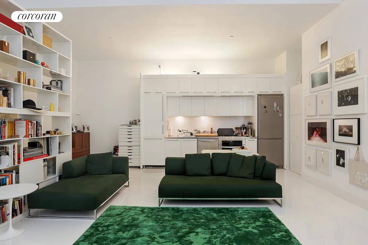 Queens, NY 11101,27-28 THOMSON Avenue #527