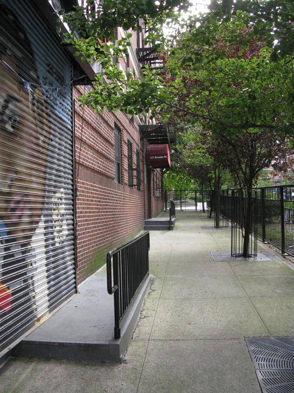 Manhattan, NY 10002,157 Broome Street #5-E