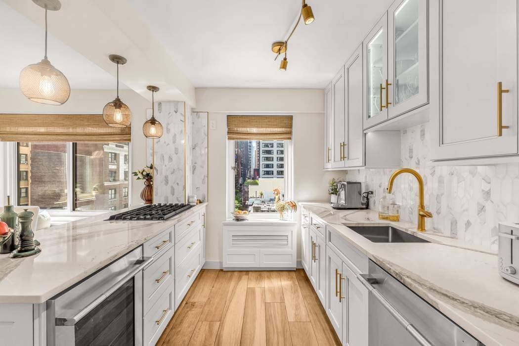 Manhattan, NY 10017,249 E 48th Street #10B