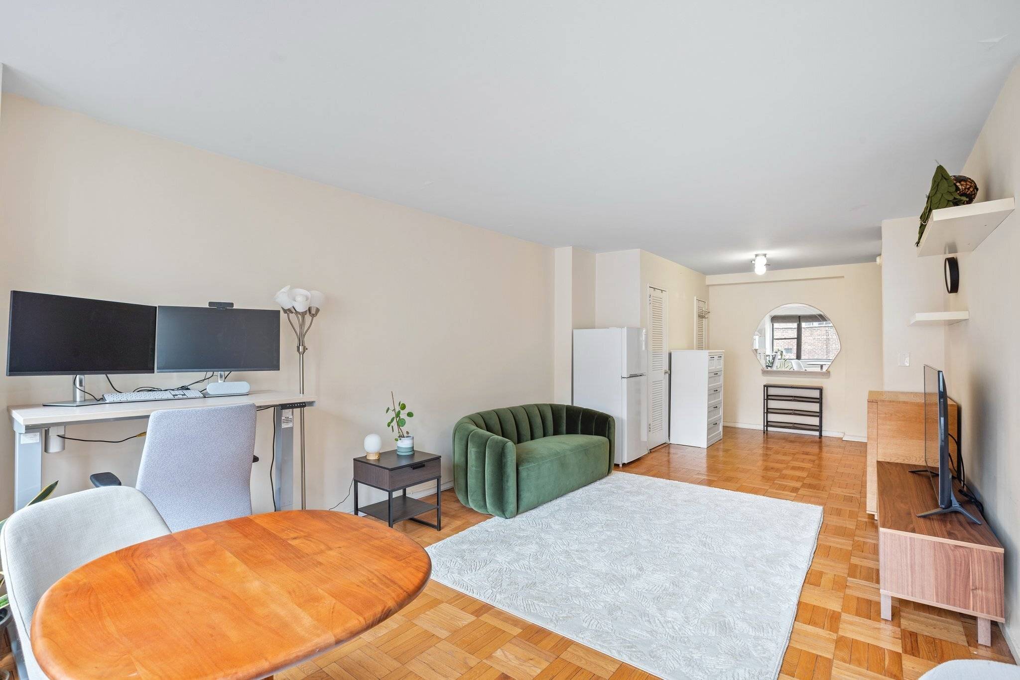 Manhattan, NY 10022,345 E 52nd Street #7B