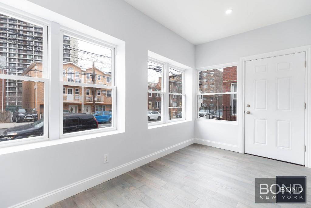 Queens, NY 11102,25-25 14th Street