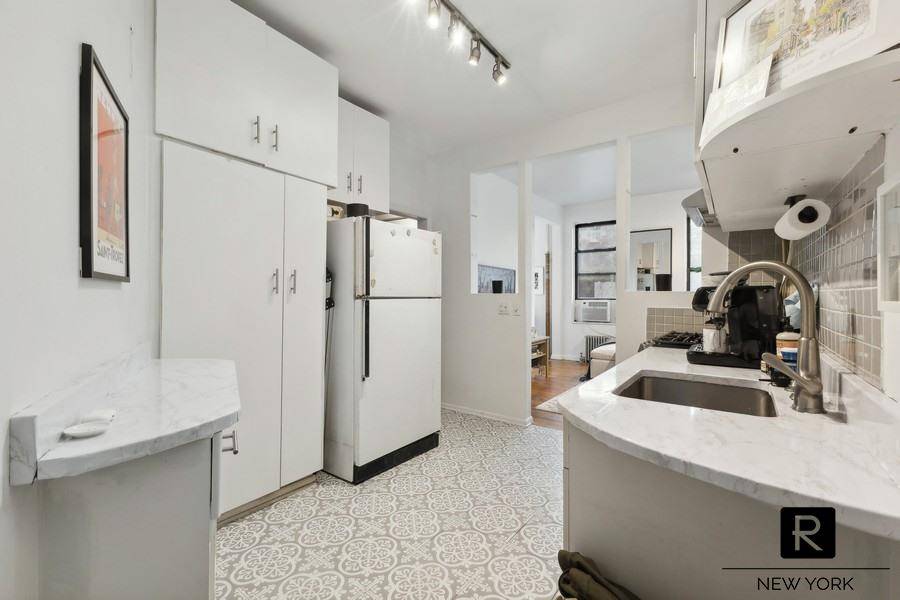 Manhattan, NY 10012,64 Macdougal Street #12