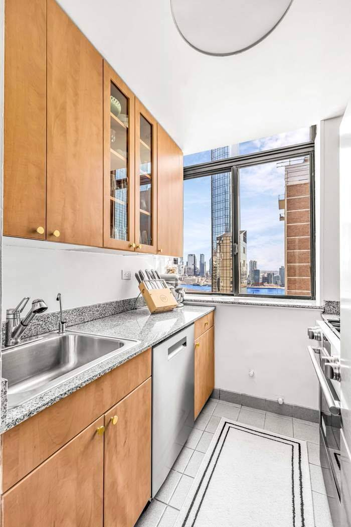 Manhattan, NY 10017,310 E 46th Street #19M
