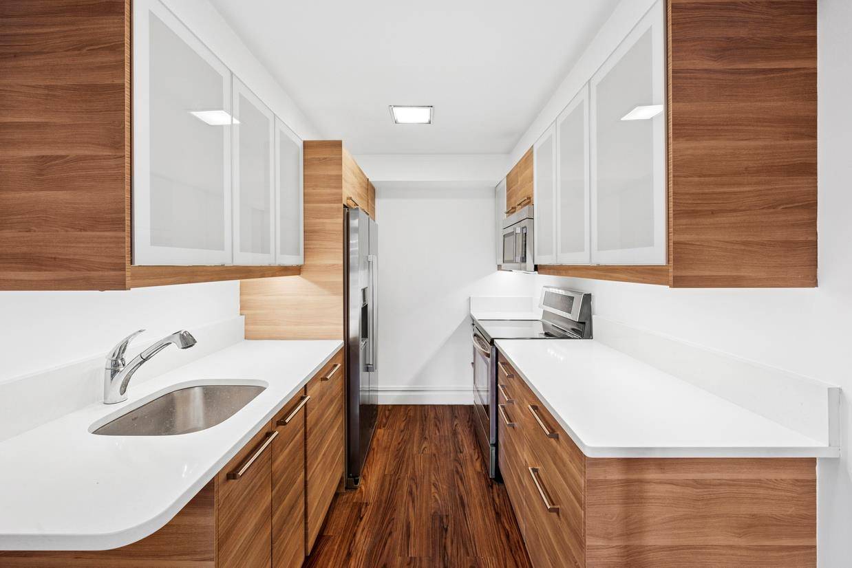 Manhattan, NY 10022,2 BEEKMAN Place #13E