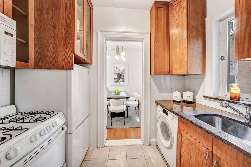 Manhattan, NY 10023,315 W 71st Street