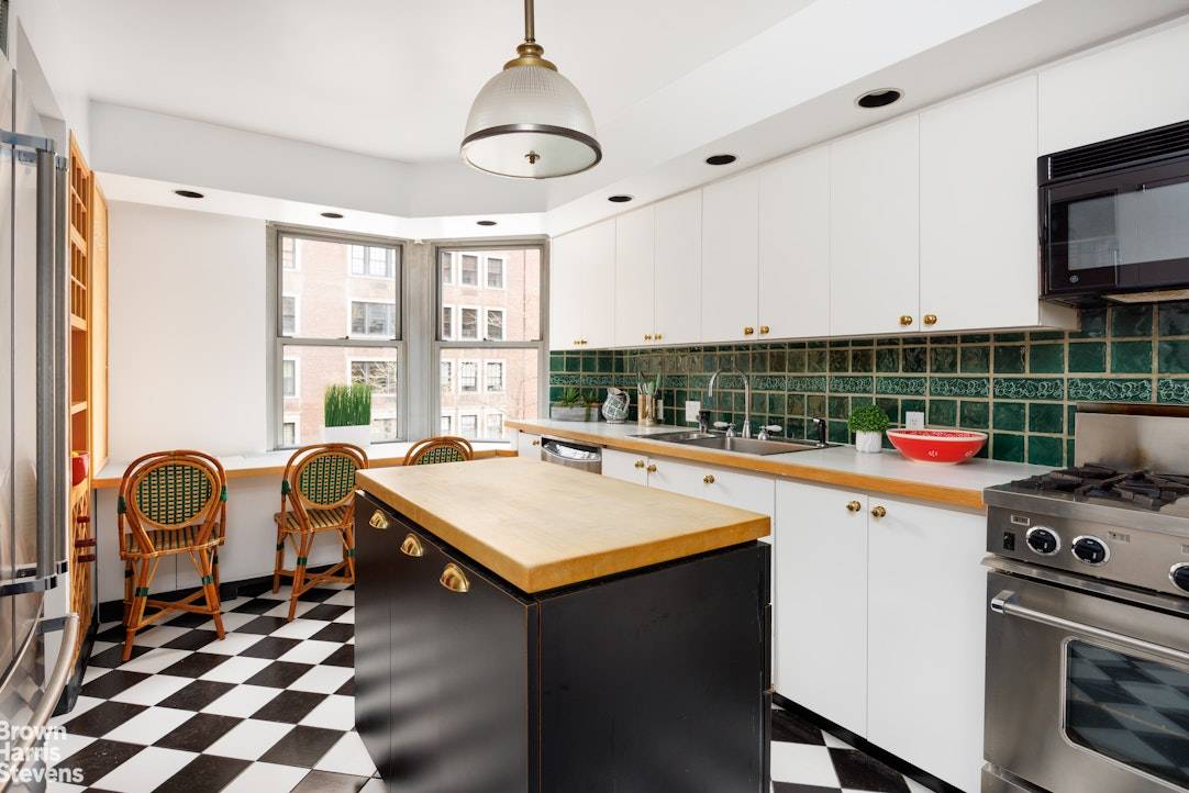 Manhattan, NY 10021,114 E 72ND Street #6/7B