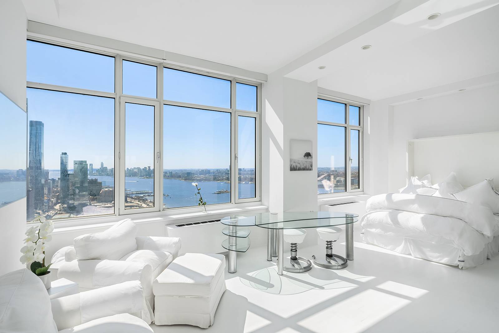 Manhattan, NY 10036,635 W 42nd Street #45G