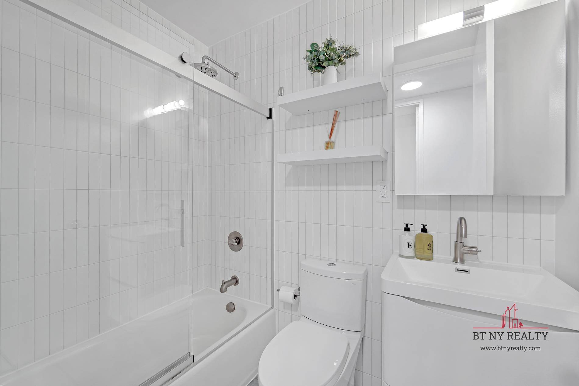 Manhattan, NY 10019,350 W 50th Street #6-R