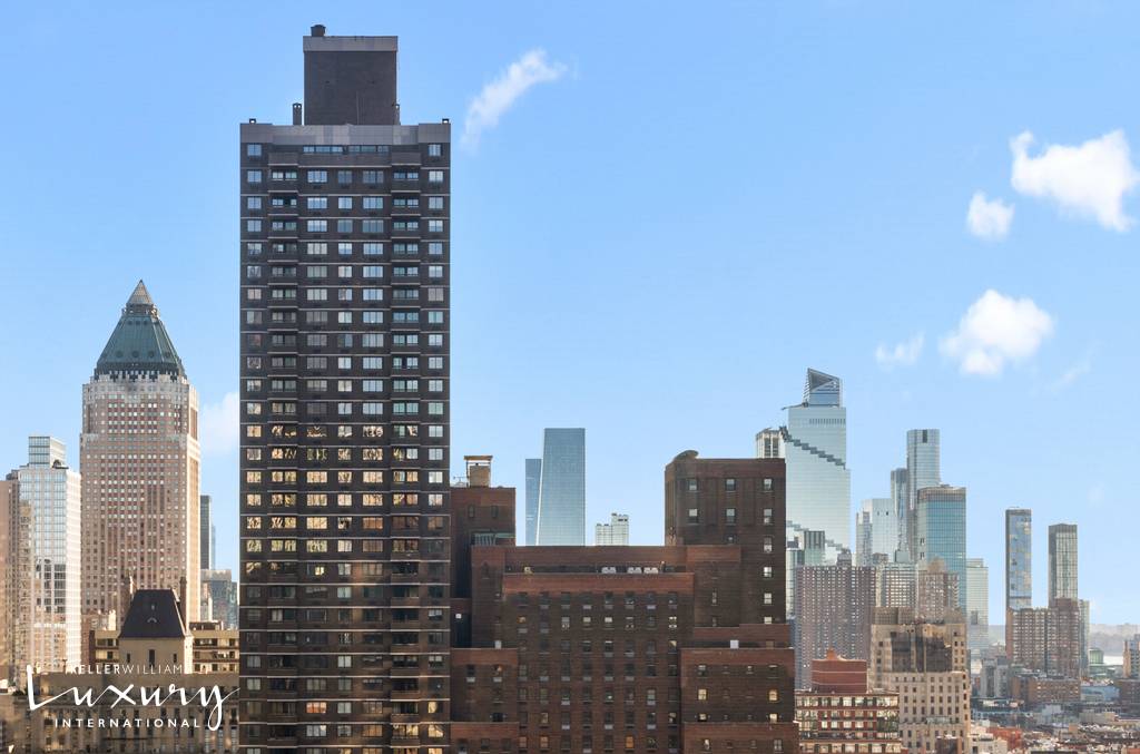 Manhattan, NY 10023,30 W 61st Street #24C