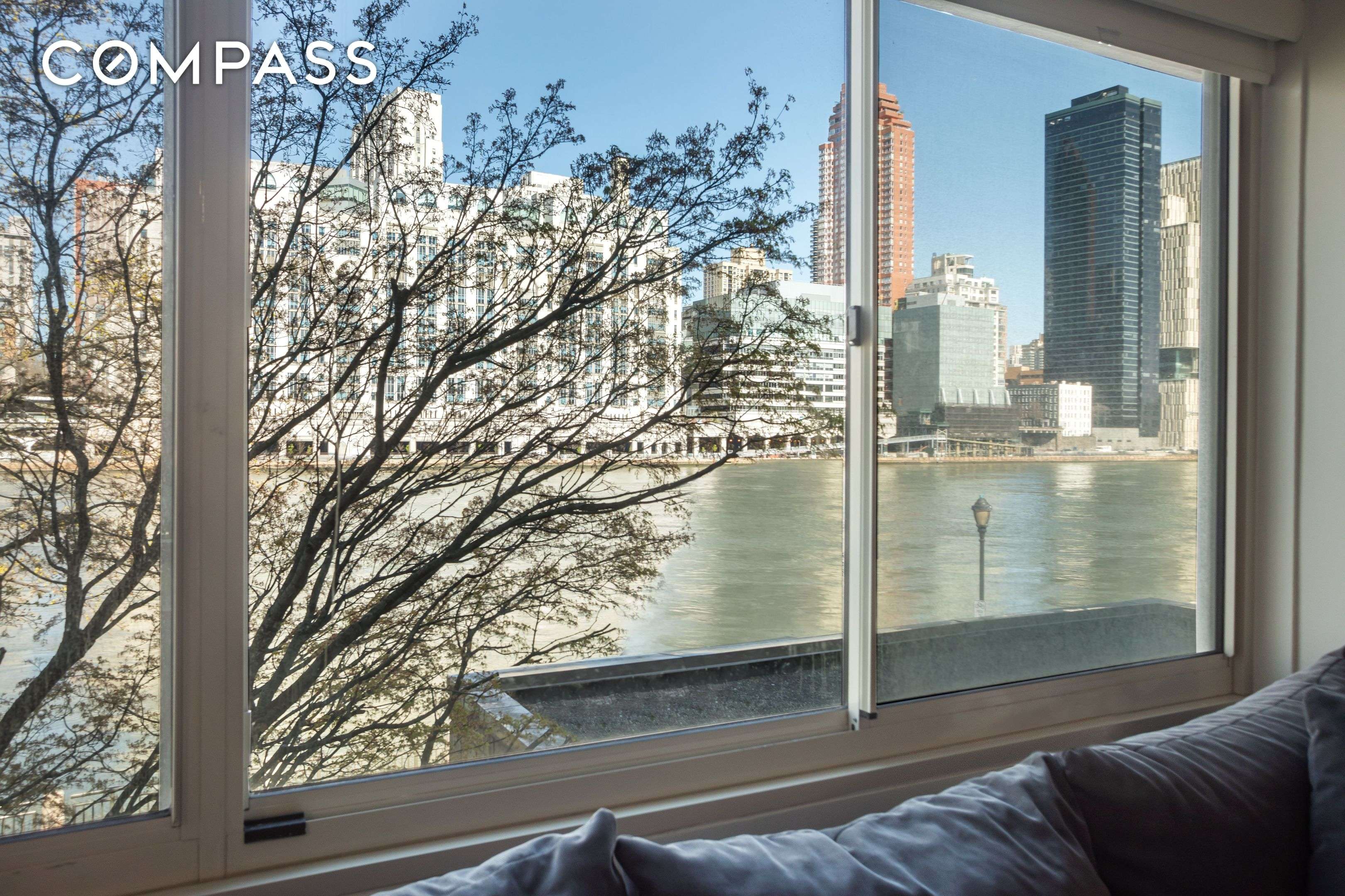 Manhattan, NY 10044,551 Main Street #208