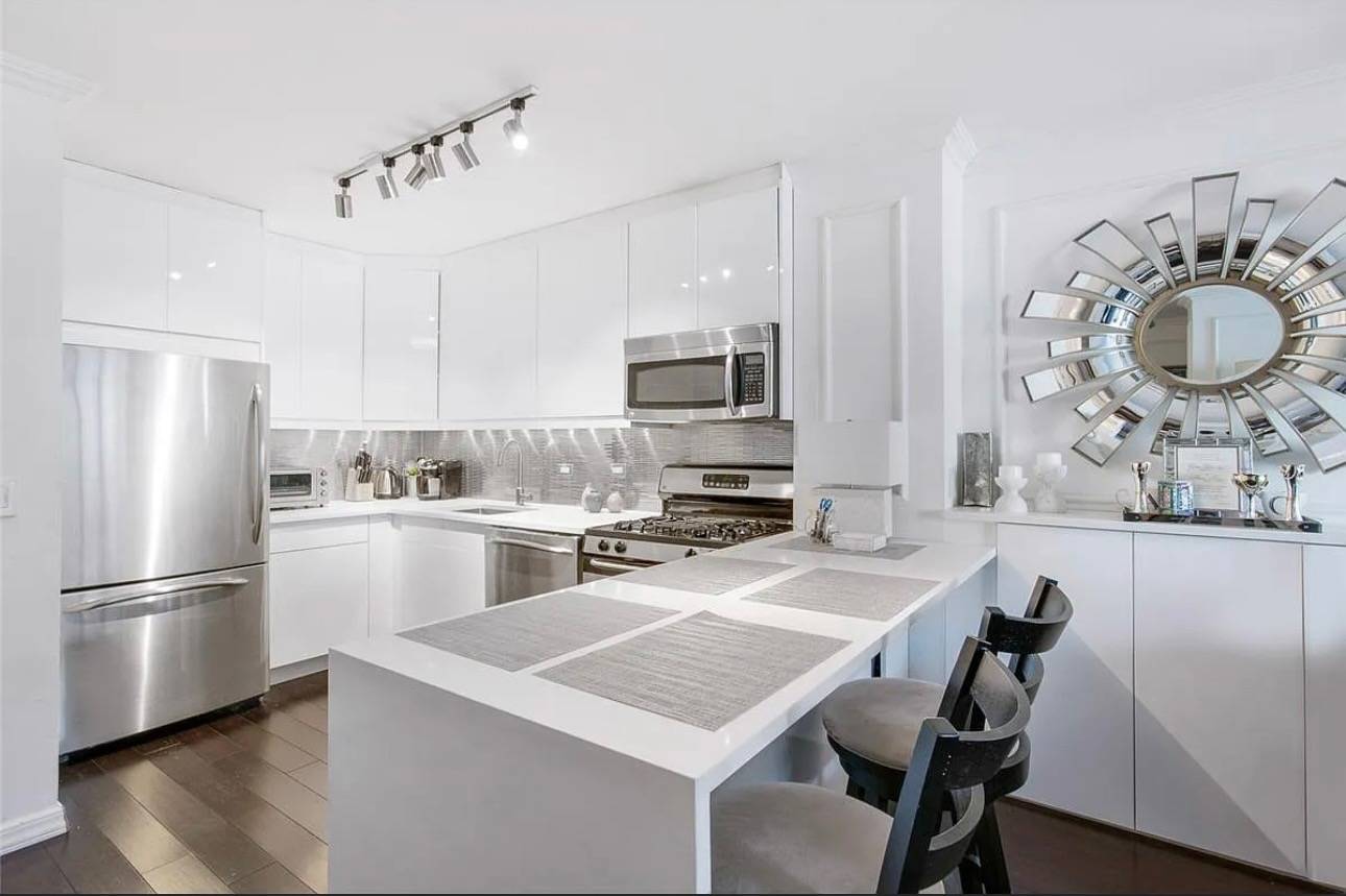 Manhattan, NY 10011,22 W 15TH Street #8D