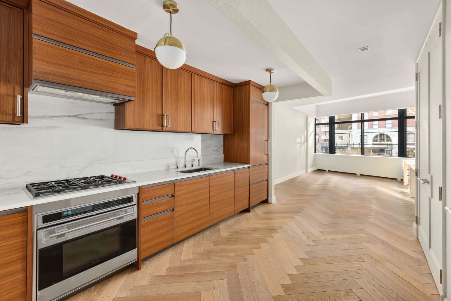 Manhattan, NY 10014,150 CHARLES Street #2ES